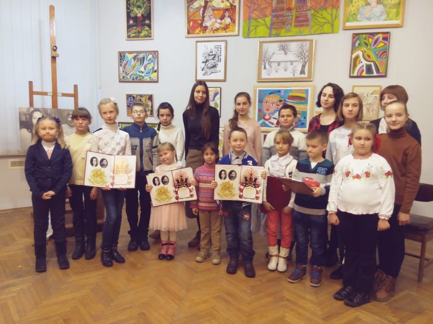 У Хмельницькому нагородили найкращих юних художників області (Фото) (фото) - фото 2