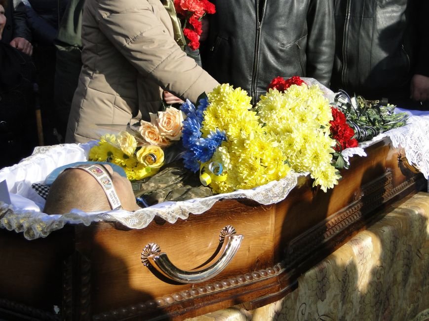 З 28-річним героєм України хмельничани прощалося на колінах (Фото) (фото) - фото 1