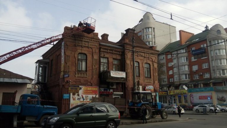 У Хмельницькому «відновили» фасад історичної будівлі на Подільській (Фото) (фото) - фото 1