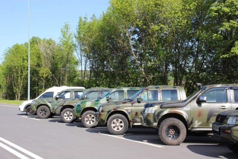 Ще 12 автівок передали на схід від Хмельниччини