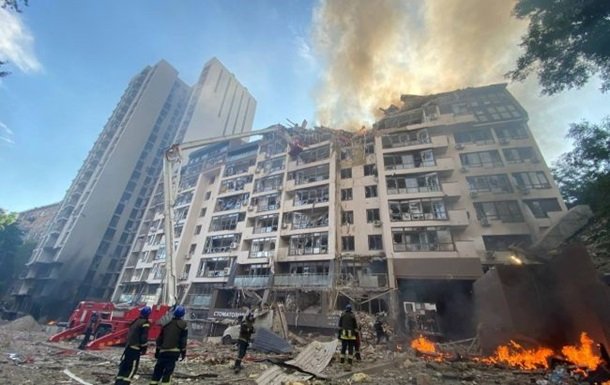 Удар по Києву: ракета влучила у дев'ятиповерхівку