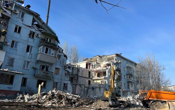 Удар по Запоріжжю: 13 загиблих, з них 8-місячне немовля