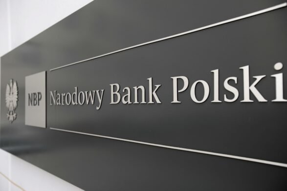 Українці в Польщі беруть кредити в банках на мільйони євро