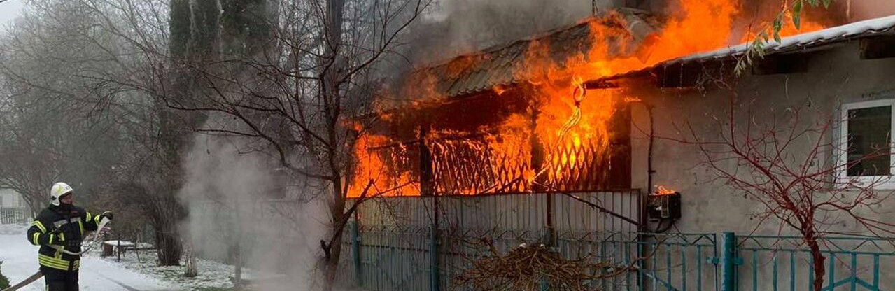 За добу надзвичайники Хмельниччини приборкали шість пожеж і врятували трьох людей