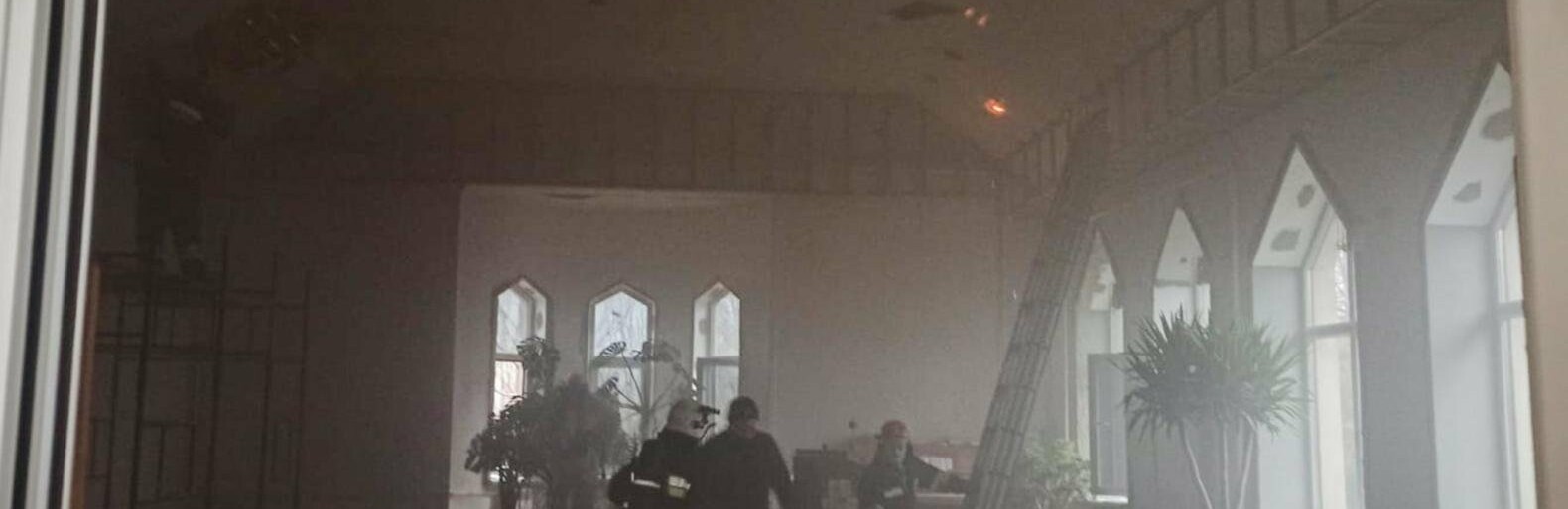На Хмельниччинні вогнеборці врятували культову споруду від знищення вогнем