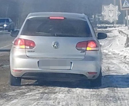 У Хмельницькому водія з підробленим посвідченням зупинили патрульні 