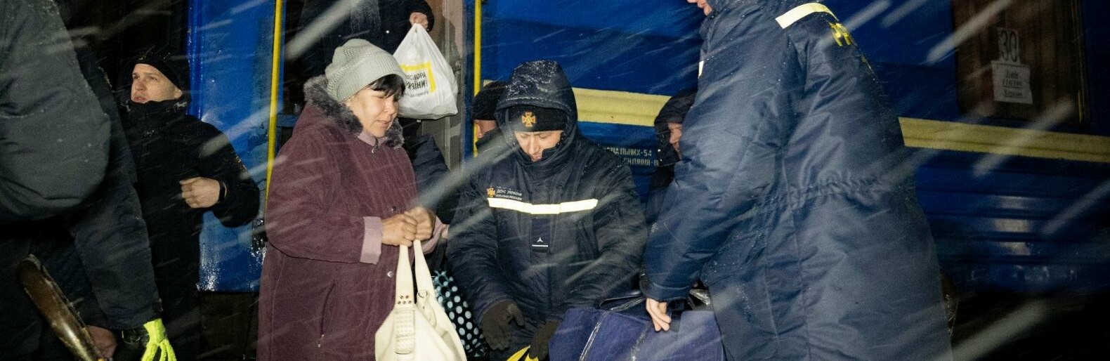 84 потяг з Херсона зустріли рятувальники Хмельниччини