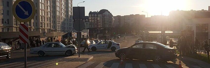 У Хмельницькому встановлюють обставини ДТП в якій травмувалась 23-річна жінка