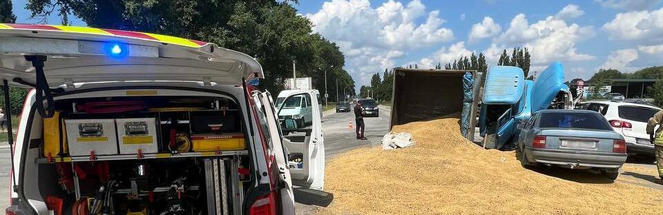 На Хмельниччині ліквідували наслідки автопригоди, в якій травмувалися четверо людей
