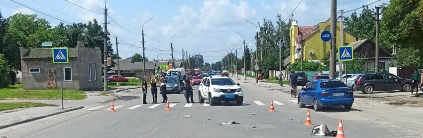 На Хмельниччині підліток на мотоциклі збив двох дітей