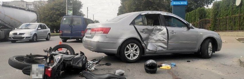 У Хмельницькому встановлюють обставини ДТП, у якій травмувався 17-річний мотоцикліст