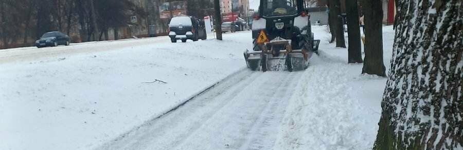 У Хмельницькому працює снігоочисна техніка