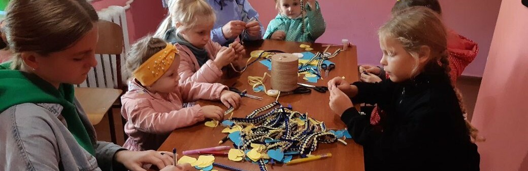 Обереги від юних хмельничан відправили українським захисникам