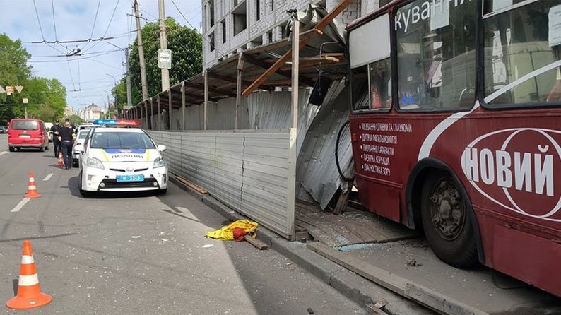 Водій тролейбуса, який спричинив смертельну аварію у Хмельницькому, постане перед судом