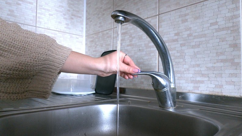 На двох десятках хмельницьких вулиць 4 липня відключать водопостачання