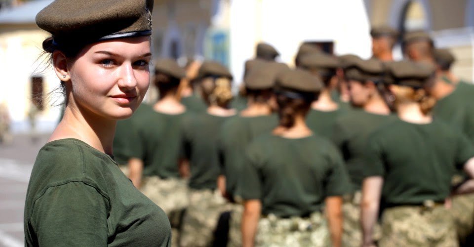 Військовий облік для жінок офіційно зробили добровільним, але є виняток