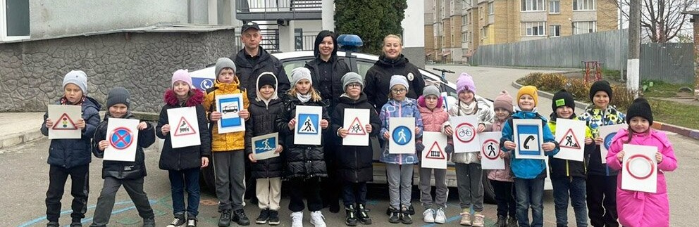 На Хмельниччині навчають дітей правил поведінки на вулиці у темряві та виготовляють флікери