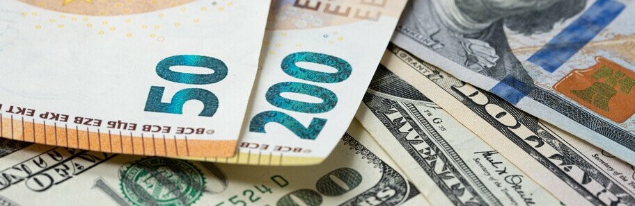 Долар почав дешевшати: актуальні курси валют в Україні на 4 листопада