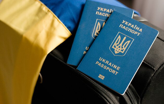 Український паспорт піднявся у міжнародному рейтингу: скільки країн відкриті для українців