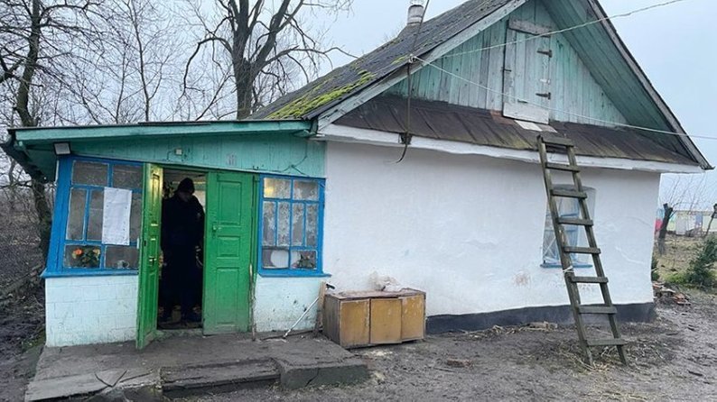 Вбила сина стільцем: на Хмельниччині судитимуть жінку