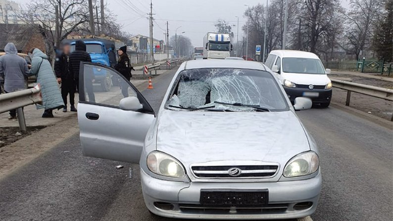 На Хмельниччині в ДТП постраждав 24-річний пішохід. Він в реанімації