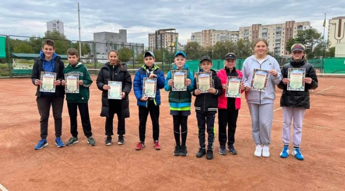 Визначено переможців відкритого чемпіонату міста з тенісу серед юнаків та дівчат