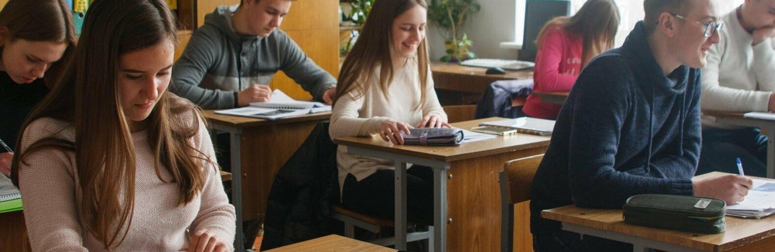 Українські випускники зможуть пройти НМТ в 24 країнах світу: де можна зареєструватись