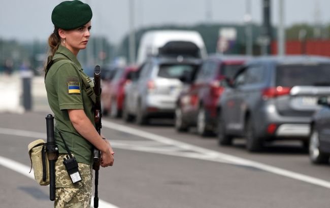 На кордоні з Польщею великі черги. Прикордонники дали рекомендацію мандрівникам