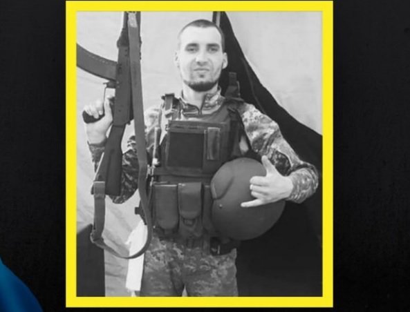 На Хмельниччині попрощалися із бійцем Русланом Роговським