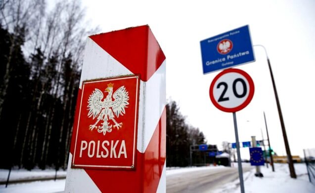 Українцям масово відмовляють у в'їзді до Польщі: прикордонники назвали головну причину