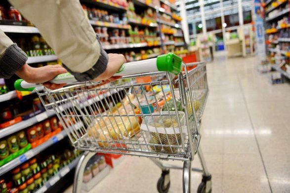 До осені в Україні очікують великого зростання цін на продукти: що варто купити про запас
