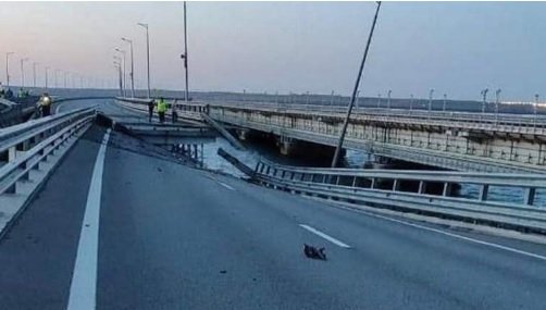На Кримському мосту стались вибухи, є руйнування