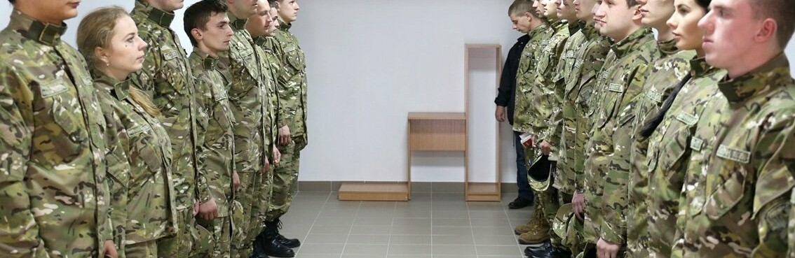Запровадити вимогу військової підготовки для держслужбовців: Міністр оборони ініціює новацію