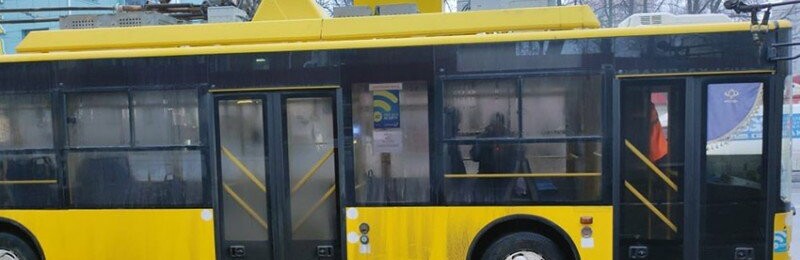 Хмельницький: пасажир тролейбуса потрапив у лікарню
