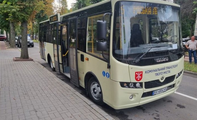 У Хмельницькому на маршруті №35 працюватимуть комунальні автобуси