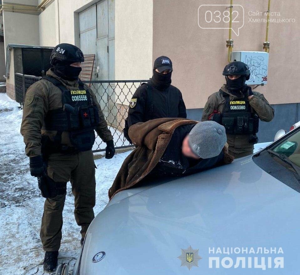 У Хмельницькому поліція затримала чоловіка на передачі хабаря посадовцю поліції , фото-5