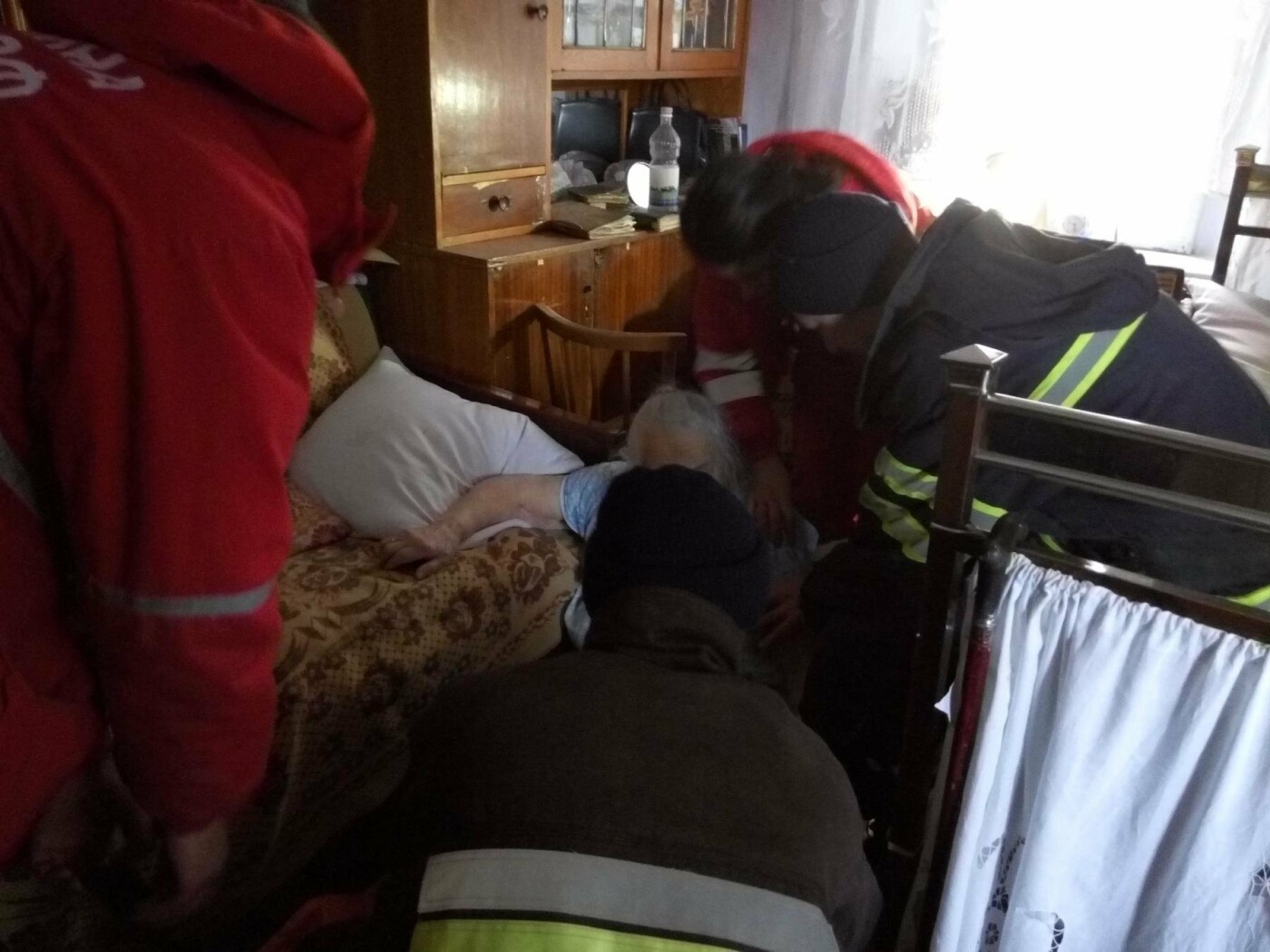 Дунаєвецький район: рятувальники надали допомогу 91-річній..., фото-1 Дунаєвецький район: рятувальники надали допомогу 91-річній жінці. ФОТО, фото-1