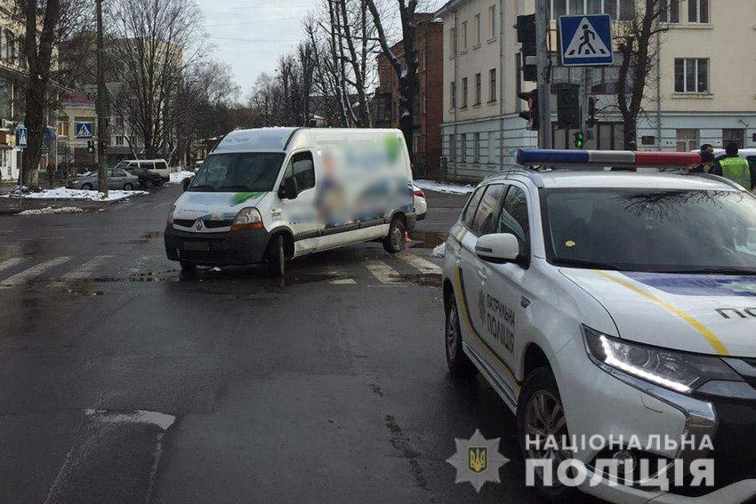 У Хмельницькому на пішохідному переході водій на мікроавтоб..., фото-2 У Хмельницькому на пішохідному переході водій на мікроавтобусі збив жінку , фото-2