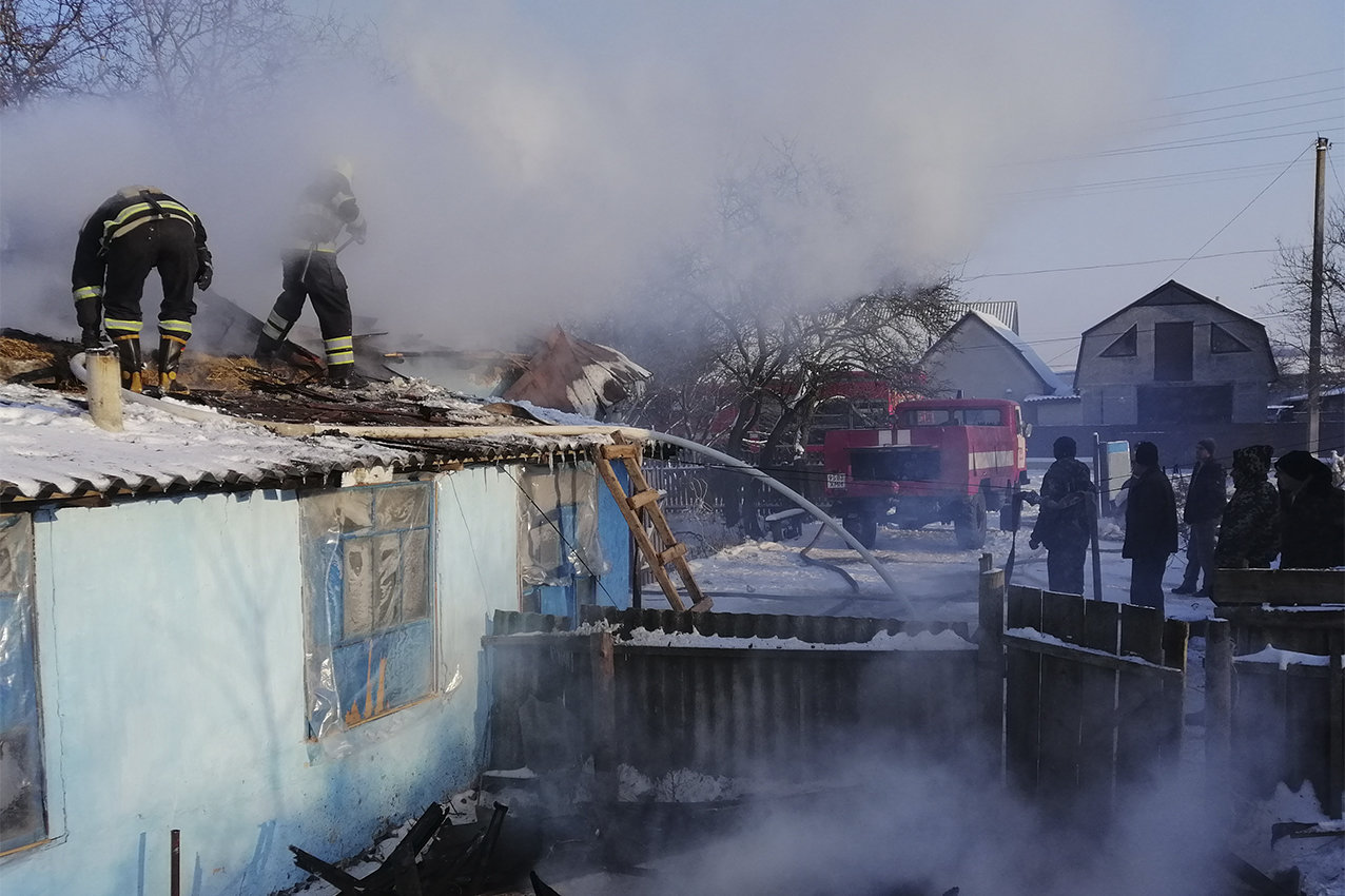 Старокостянтинівські рятувальники ліквідували пожежу приватного житлового будинку (ФОТО), фото-1