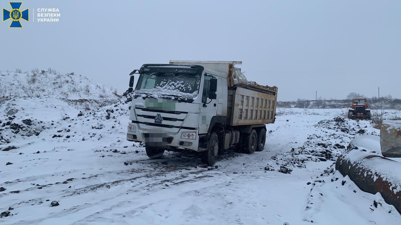 СБУ блокувала незаконний видобуток корисних копалин на мільйони гривень на Хмельниччині, фото-1