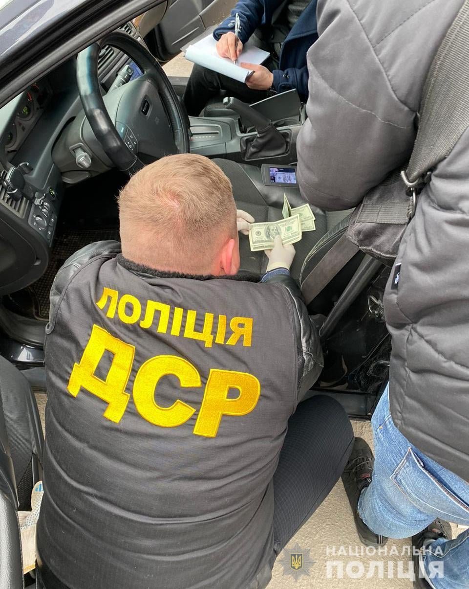 На Хмельниччині викрили у хабарництві керівника одного з відділень військового обліку територіального центру комплектування, фото-1