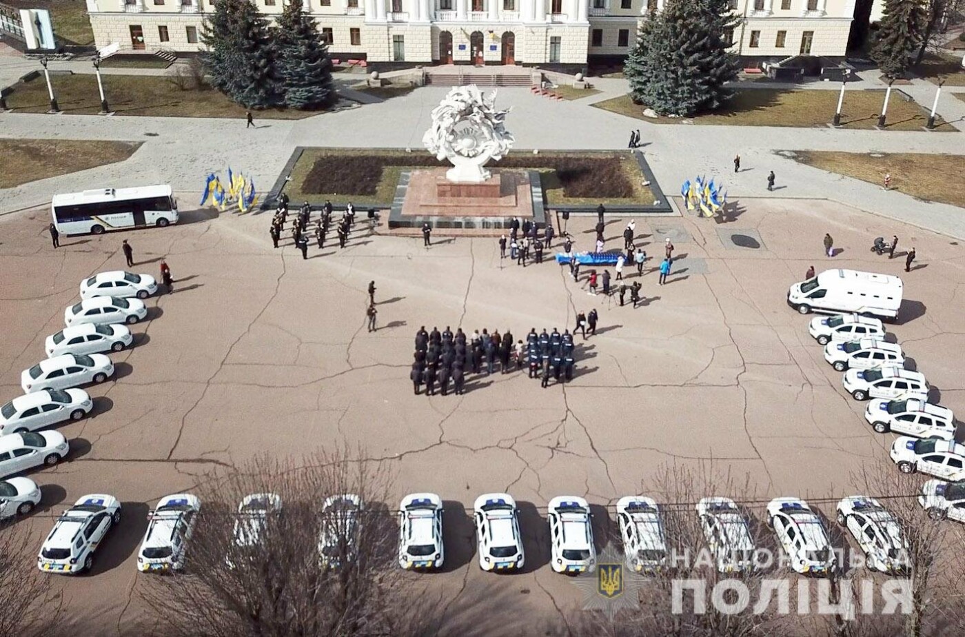 На Хмельниччині поліцейські офіцери громади отримали помпові рушниці та службові автомобілі «Renault Duster» , фото-6