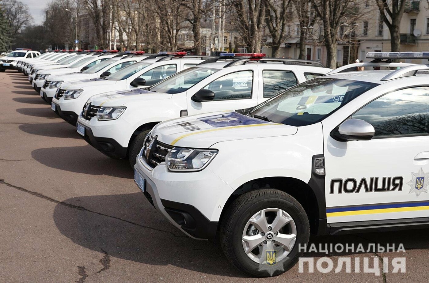 На Хмельниччині поліцейські офіцери громади отримали помпові рушниці та службові автомобілі «Renault Duster» , фото-5