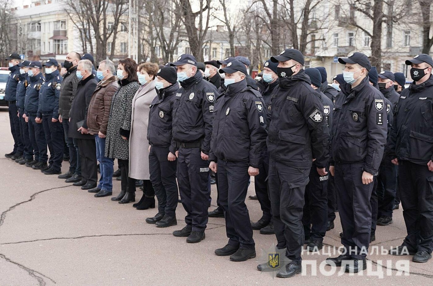 На Хмельниччині поліцейські офіцери громади отримали помпові рушниці та службові автомобілі «Renault Duster» , фото-3