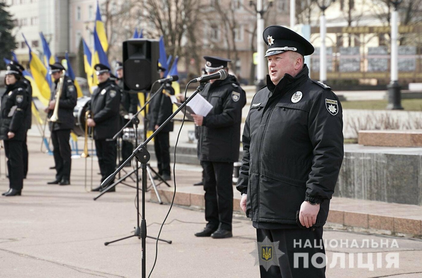 На Хмельниччині поліцейські офіцери громади отримали помпові рушниці та службові автомобілі «Renault Duster» , фото-2