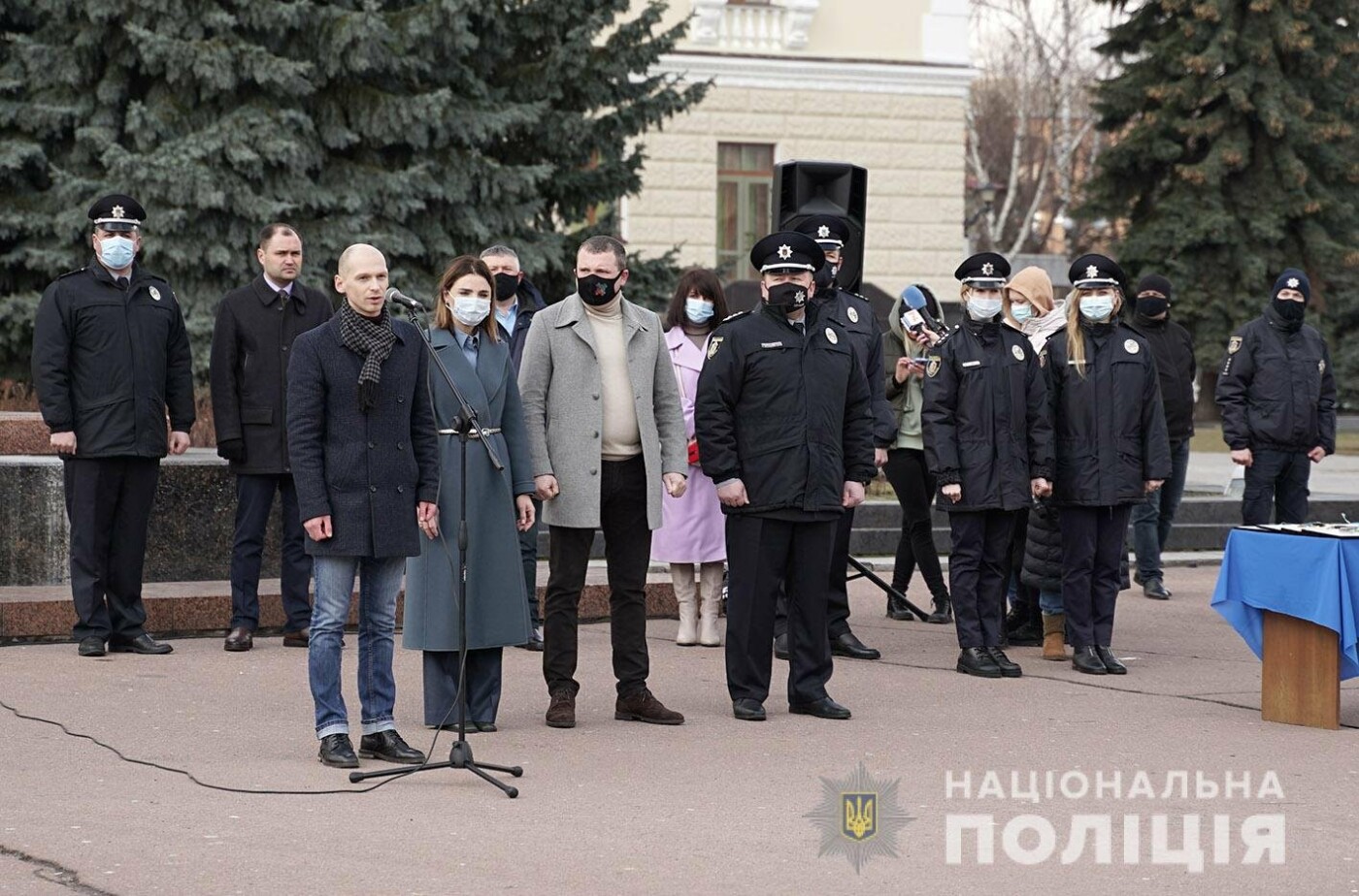 На Хмельниччині поліцейські офіцери громади отримали помпові рушниці та службові автомобілі «Renault Duster» , фото-8