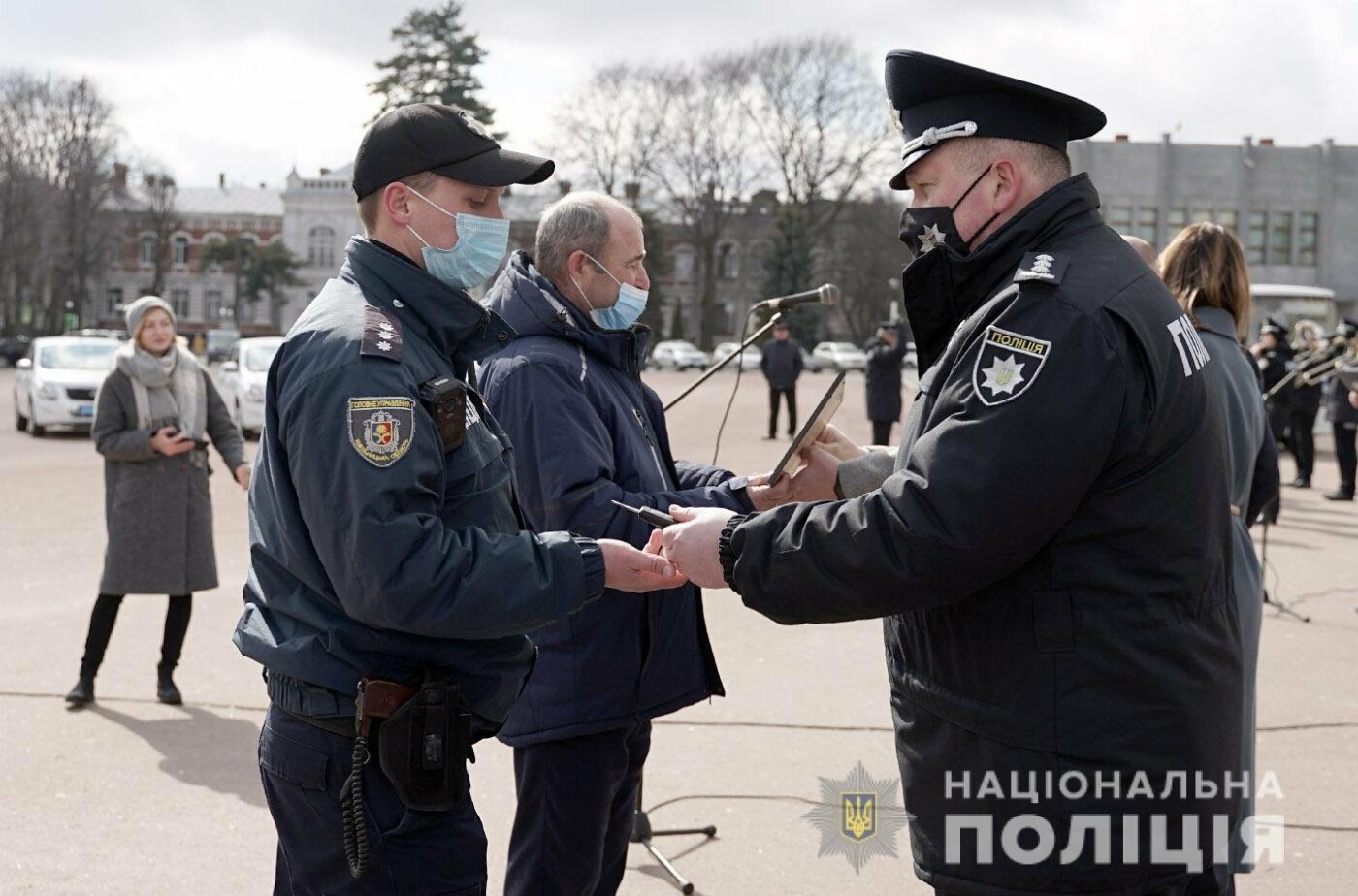 На Хмельниччині поліцейські офіцери громади отримали помпові рушниці та службові автомобілі «Renault Duster» , фото-9