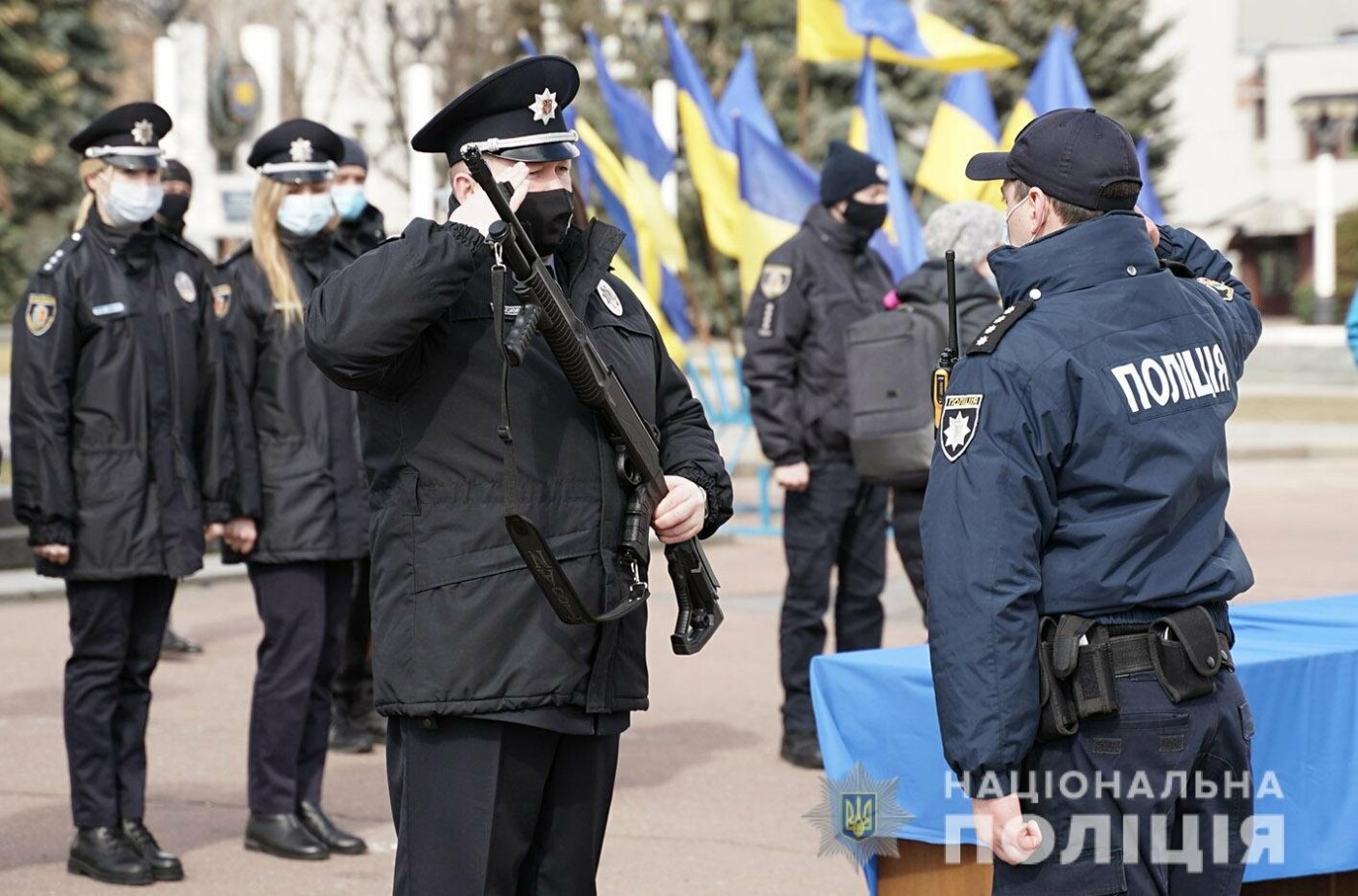 На Хмельниччині поліцейські офіцери громади отримали помпові рушниці та службові автомобілі «Renault Duster» , фото-11