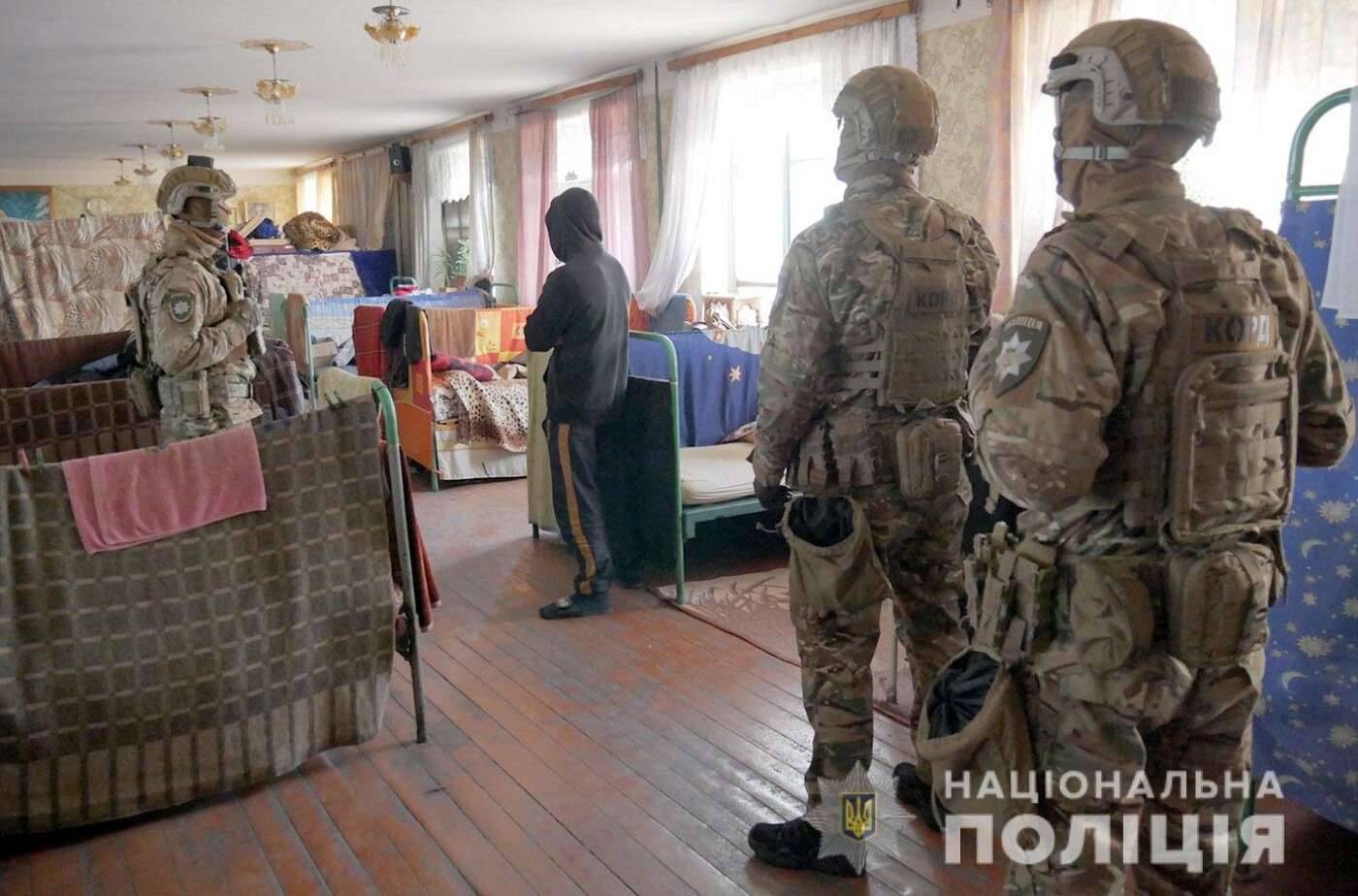 На Хмельниччині поліцейські викрили канал постачання наркотичних засобів до виправної колонії, фото-1