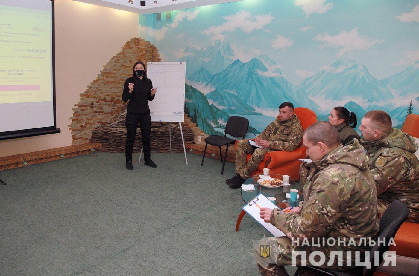 У Хмельницькому поліцейські психологи навчають учасників ООС, як зберігати спокій в екстремальних умовах, фото-1